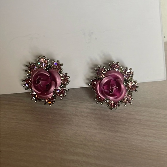 Avon Metal Rose Earrings - Picture 1 of 3